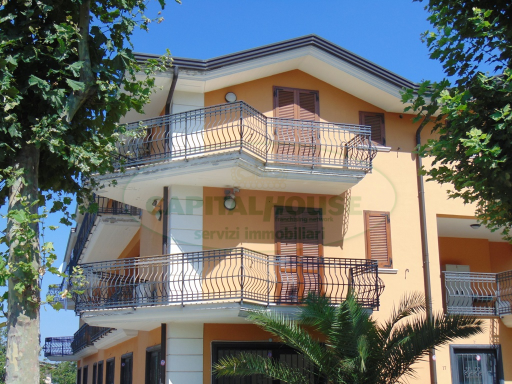 Appartamento in vendita a Sirignano, 3 locali, prezzo € 100.000 | CambioCasa.it
