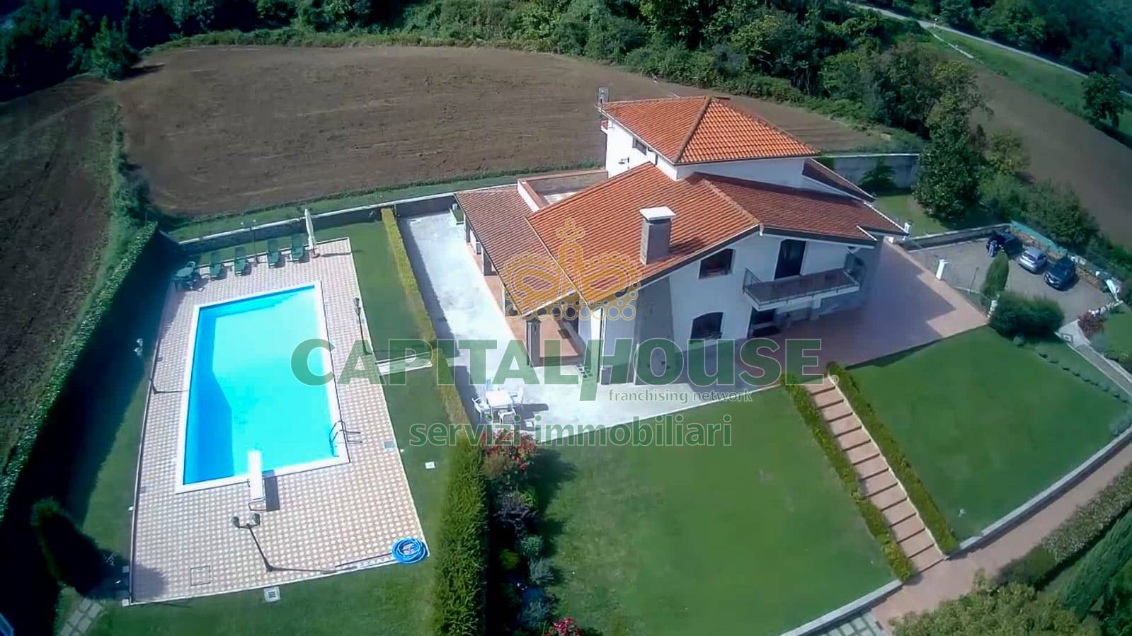 Villa in vendita a Castel Morrone, 6 locali, zona Località: CastelMorrone, prezzo € 590.000 | PortaleAgenzieImmobiliari.it
