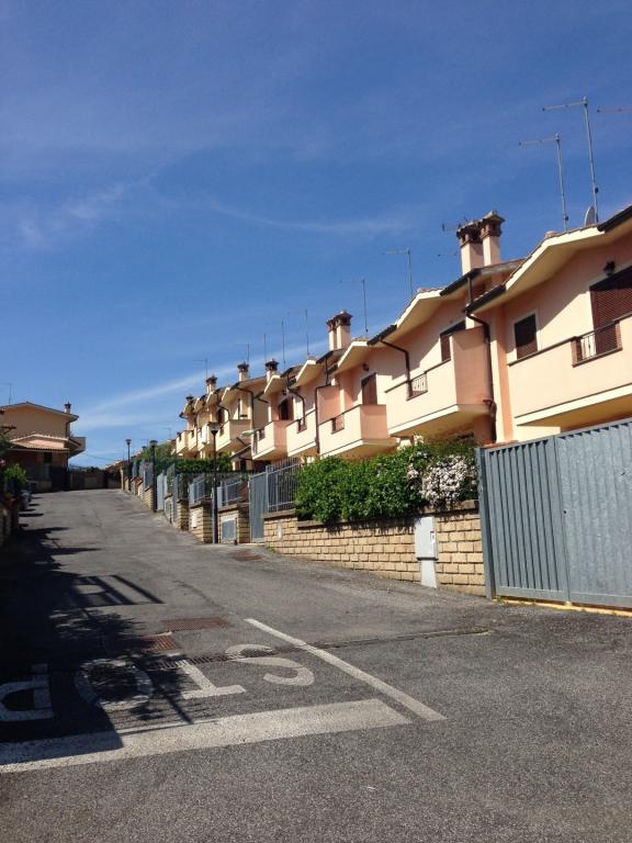 Villa a Schiera in vendita a Manziana, 3 locali, prezzo € 170.000 | CambioCasa.it