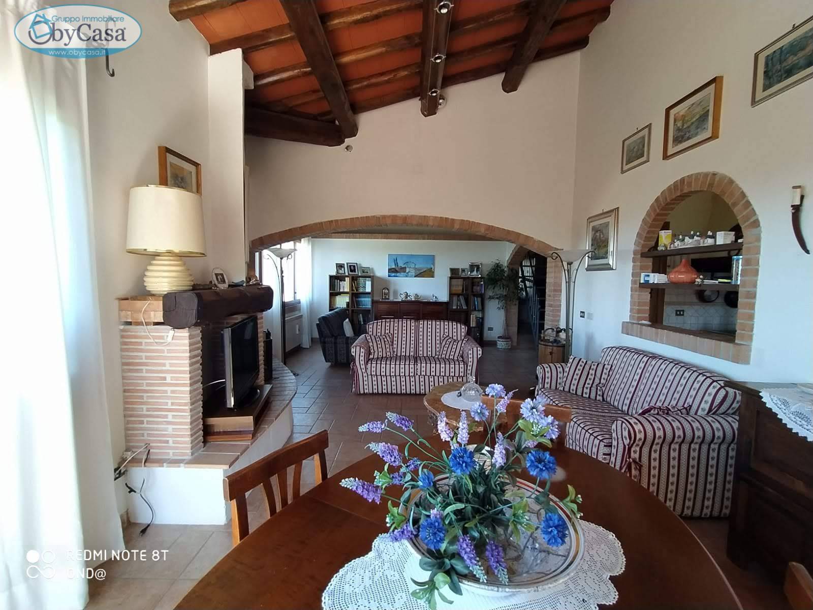 Villa Bifamiliare in vendita a Canale Monterano, 7 locali, prezzo € 230.000 | CambioCasa.it