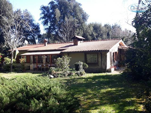 Villa in vendita a Bracciano, 5 locali, zona Località: lago, prezzo € 380.000 | CambioCasa.it