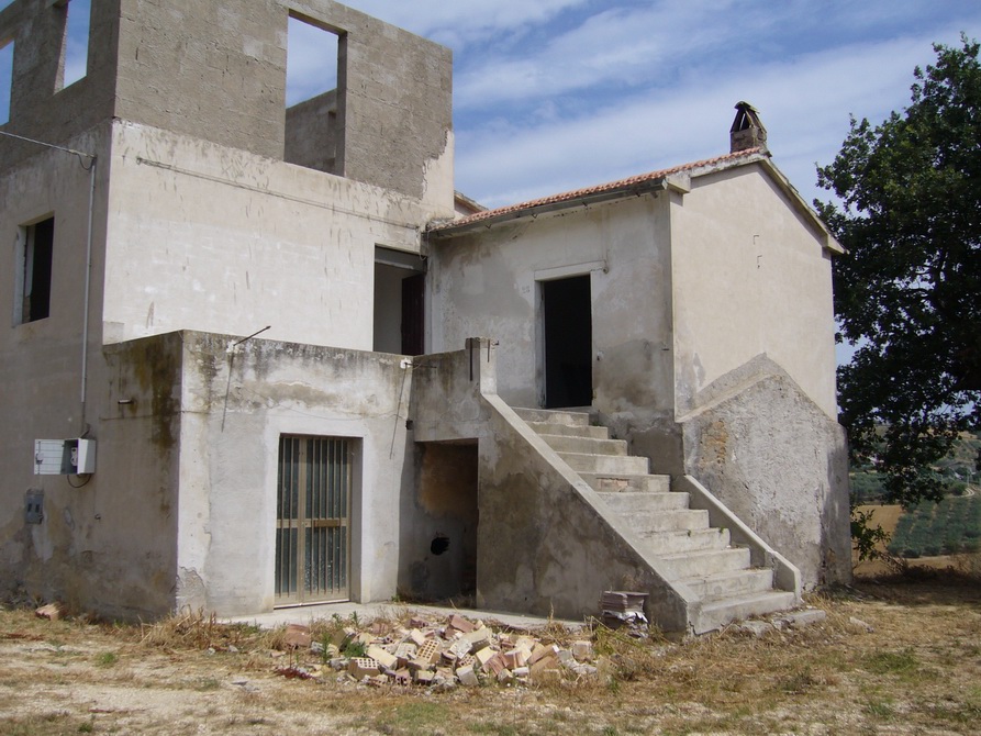 Rustico / Casale in vendita a Controguerra, 10 locali, zona Località: Panoramica, prezzo € 130.000 | PortaleAgenzieImmobiliari.it