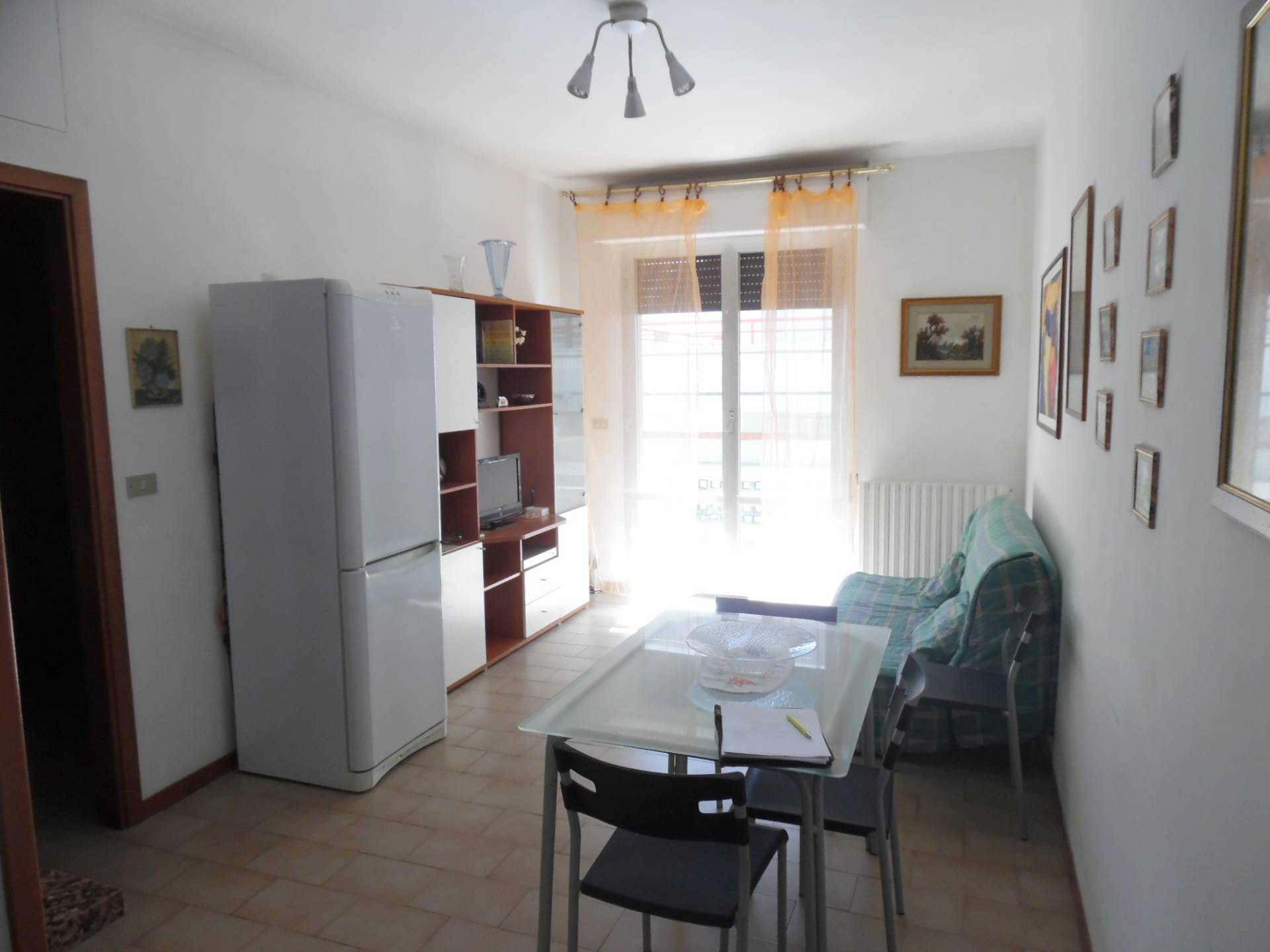 Appartamento in vendita a Martinsicuro, 3 locali, zona Località: ZonaMare, prezzo € 95.000 | PortaleAgenzieImmobiliari.it