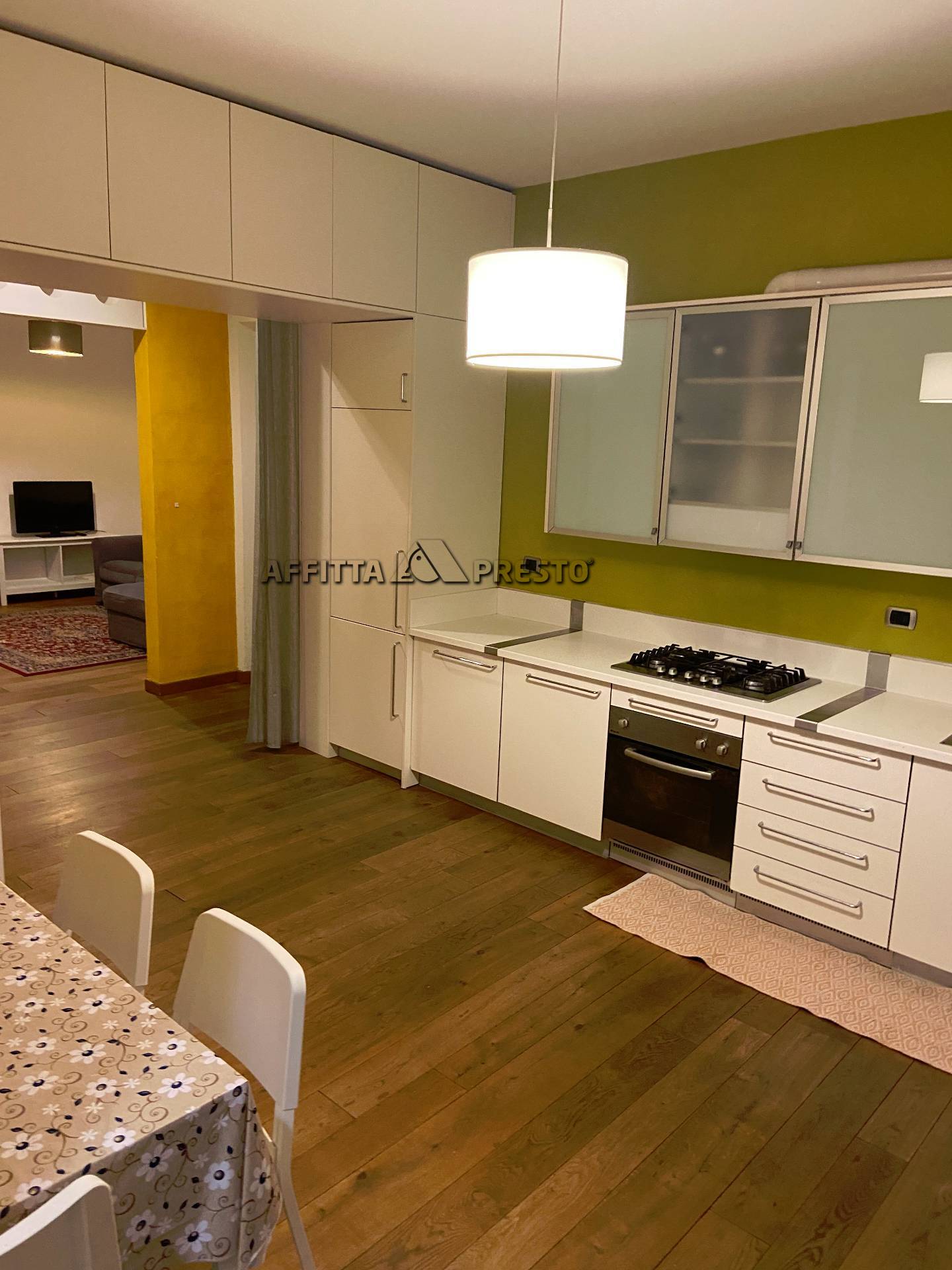 Appartamento in affitto a Livorno, 6 locali, zona Località: Montebello, prezzo € 1.600 | PortaleAgenzieImmobiliari.it