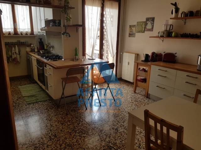 Appartamento in affitto a Empoli, 4 locali, zona Località: Centro, prezzo € 650 | CambioCasa.it