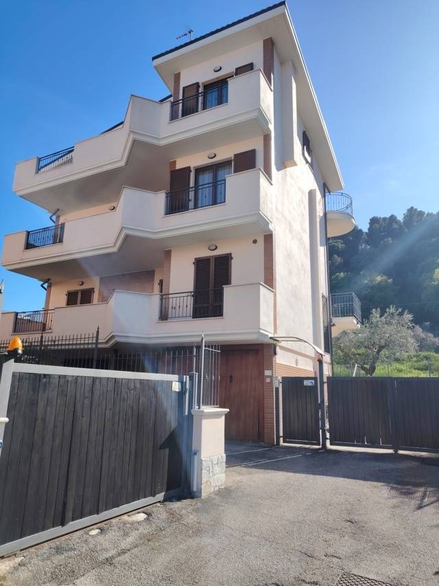 Villa Bifamiliare in vendita a Montesilvano, 7 locali, prezzo € 285.000 | PortaleAgenzieImmobiliari.it