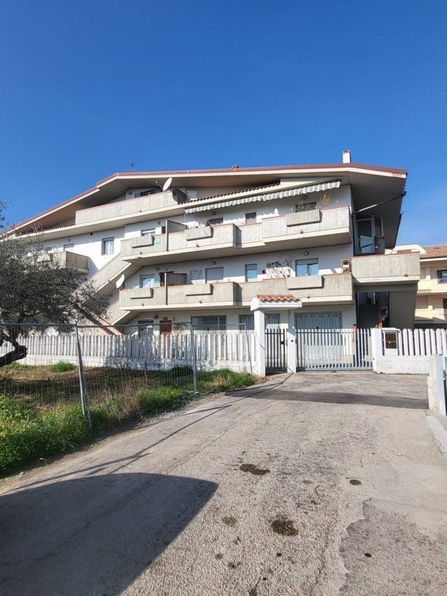Appartamento in vendita a Silvi, 9 locali, prezzo € 239.000 | PortaleAgenzieImmobiliari.it