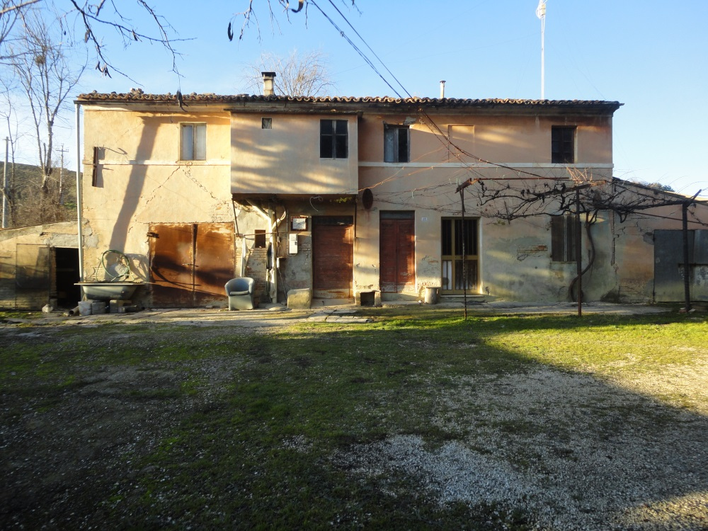 Rustico / Casale in vendita a San Marcello, 12 locali, prezzo € 120.000 | PortaleAgenzieImmobiliari.it