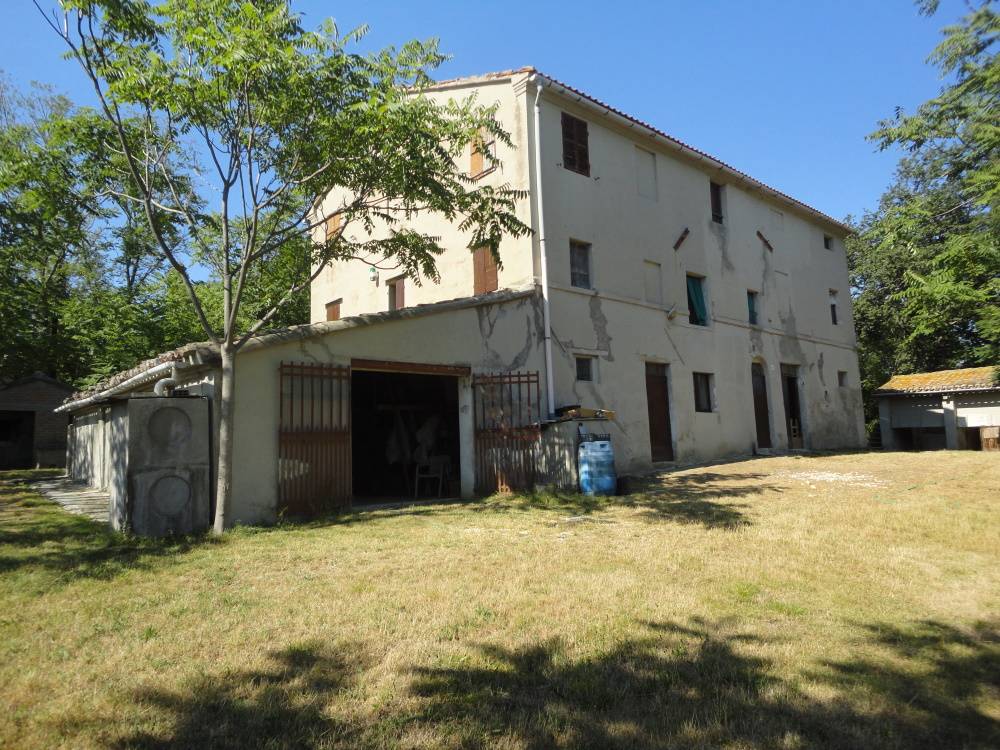 Rustico / Casale in vendita a Morro d'Alba, 11 locali, prezzo € 150.000 | PortaleAgenzieImmobiliari.it
