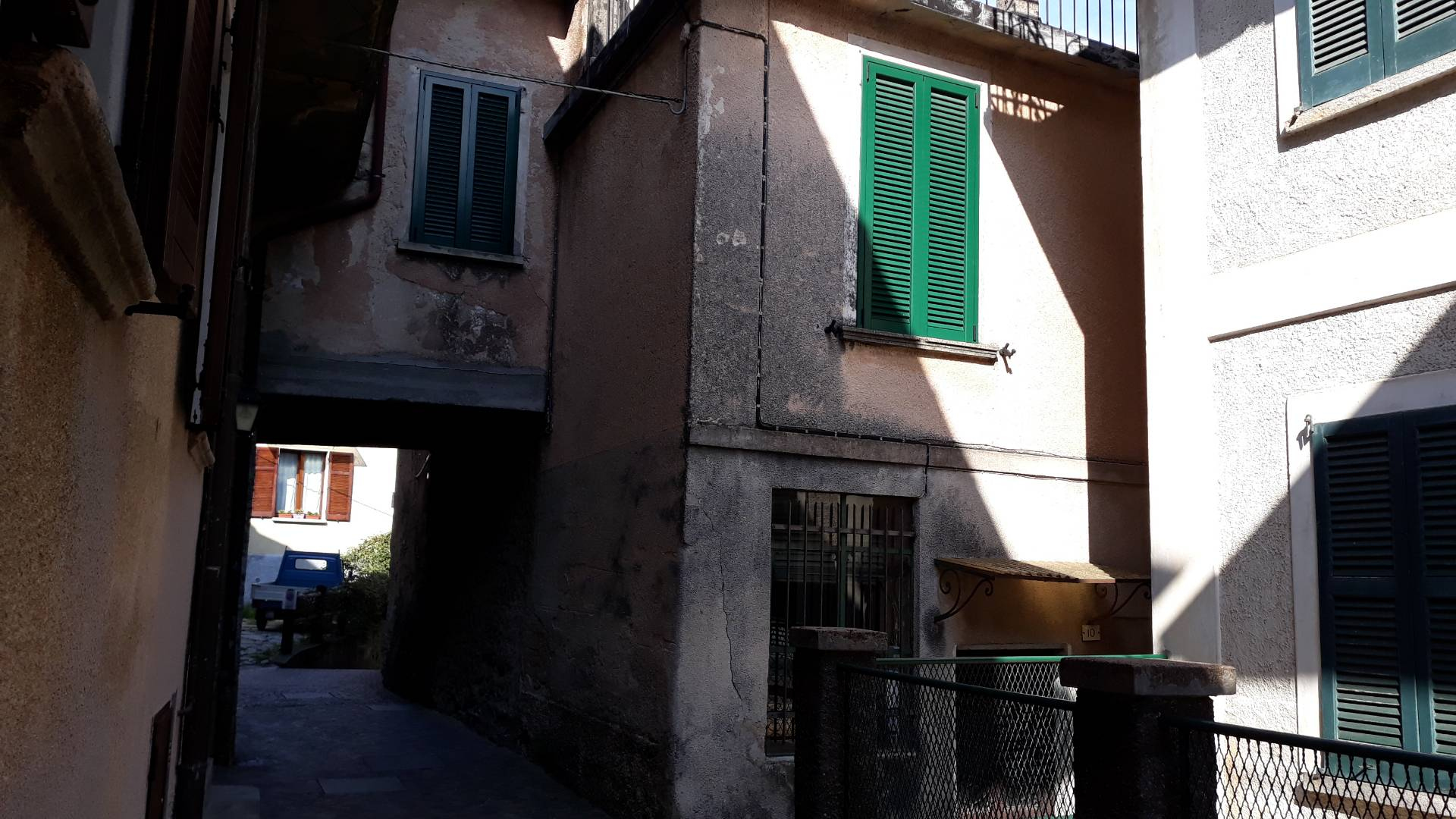 Villa Bifamiliare in vendita a Marzio, 4 locali, prezzo € 45.000 | PortaleAgenzieImmobiliari.it