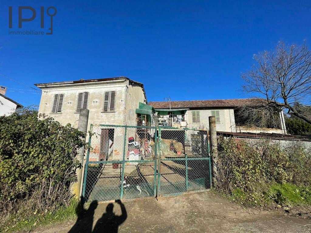 Rustico / Casale in vendita a Castelnuovo Belbo, 8 locali, prezzo € 35.000 | PortaleAgenzieImmobiliari.it