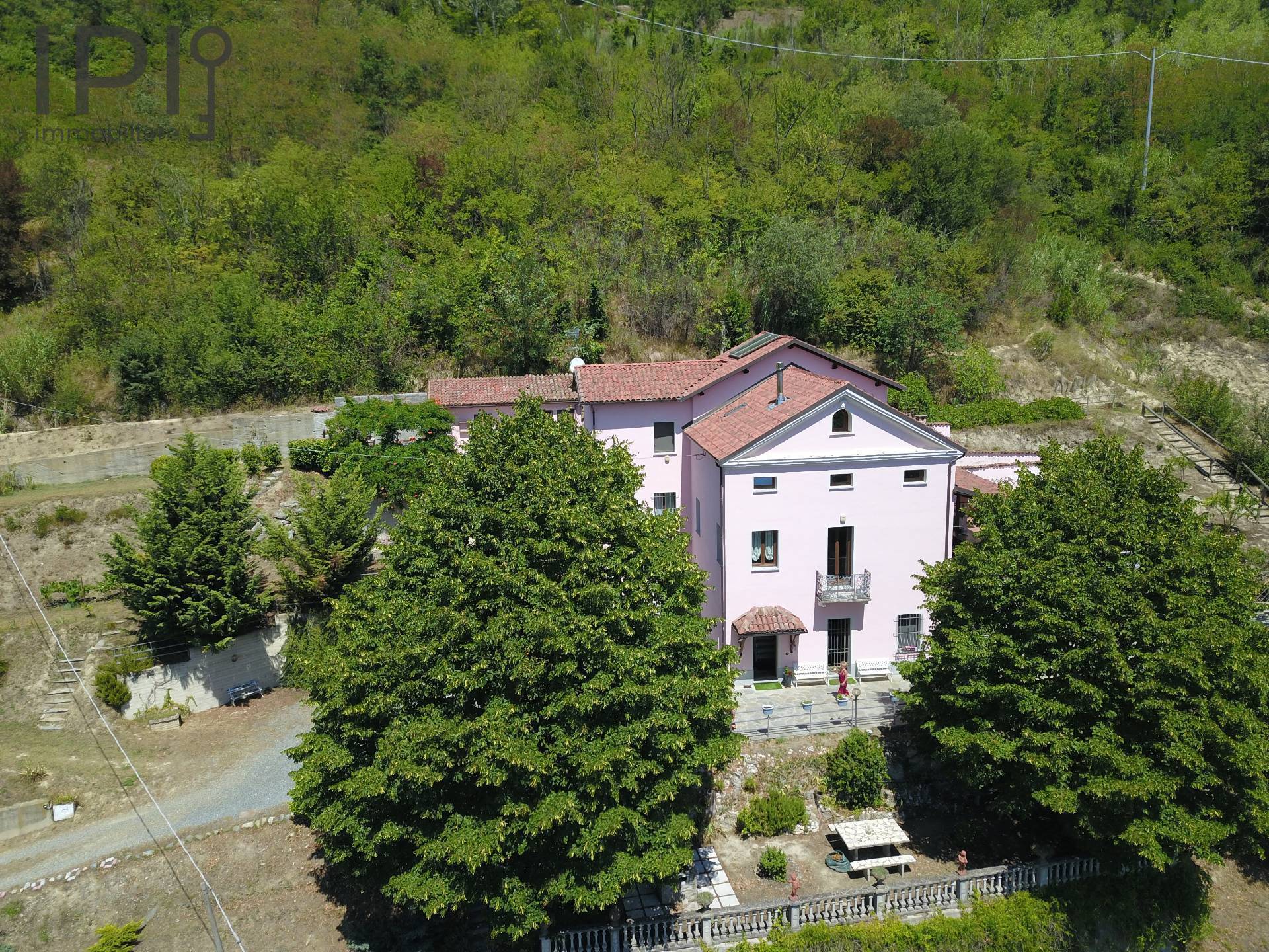 Villa in vendita a Acqui Terme, 15 locali, prezzo € 800.000 | PortaleAgenzieImmobiliari.it
