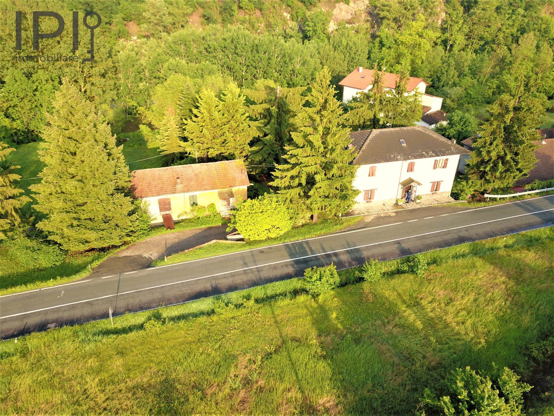 Villa in vendita a Spigno Monferrato, 10 locali, prezzo € 200.000 | PortaleAgenzieImmobiliari.it