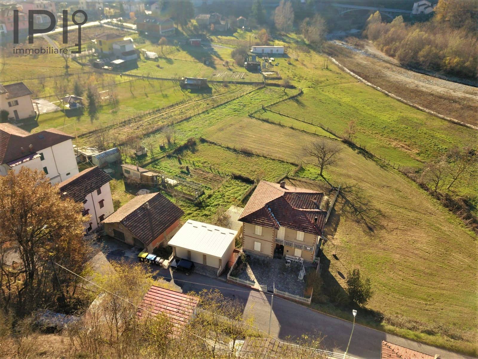 Villa in vendita a Millesimo, 22 locali, zona afredda, prezzo € 150.000 | PortaleAgenzieImmobiliari.it