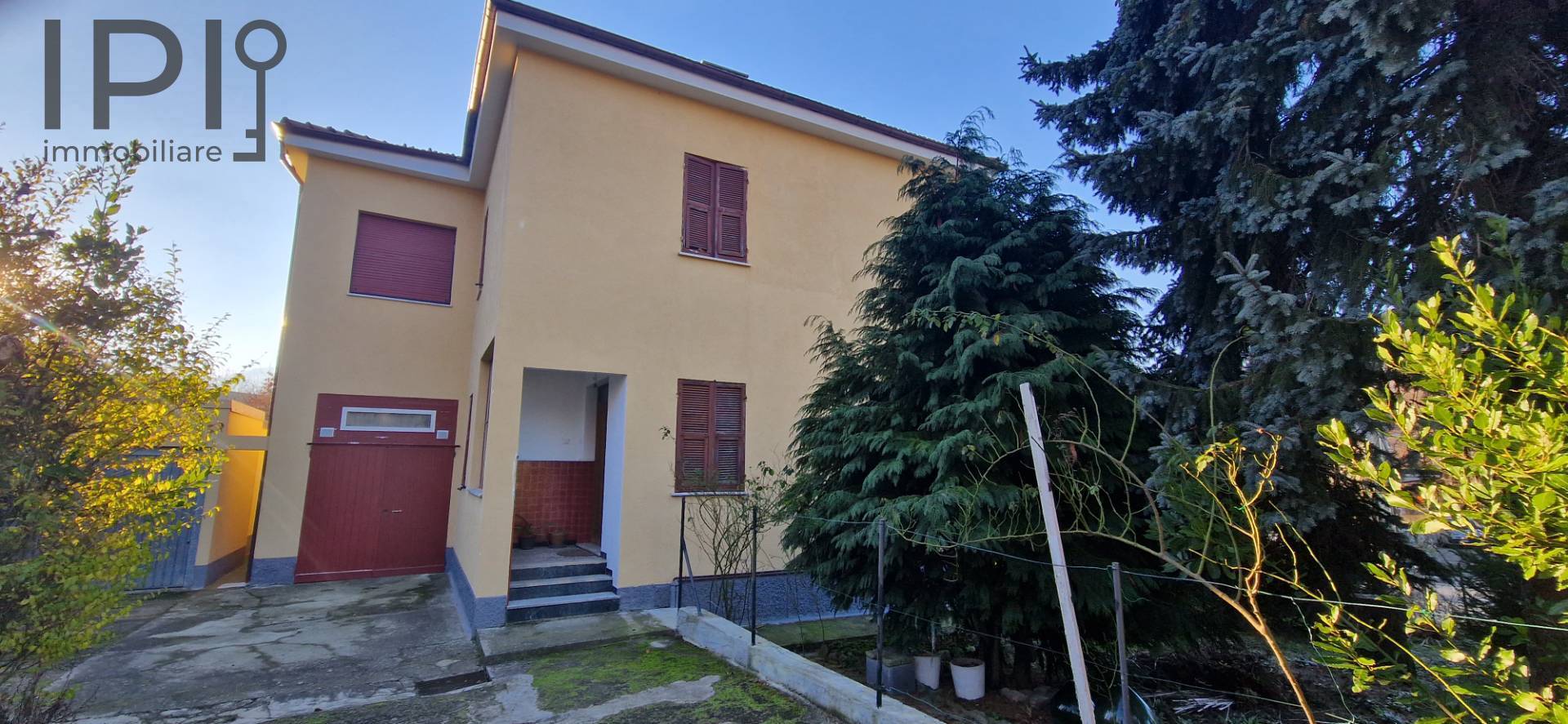 Villa in vendita a Altare, 10 locali, prezzo € 190.000 | PortaleAgenzieImmobiliari.it