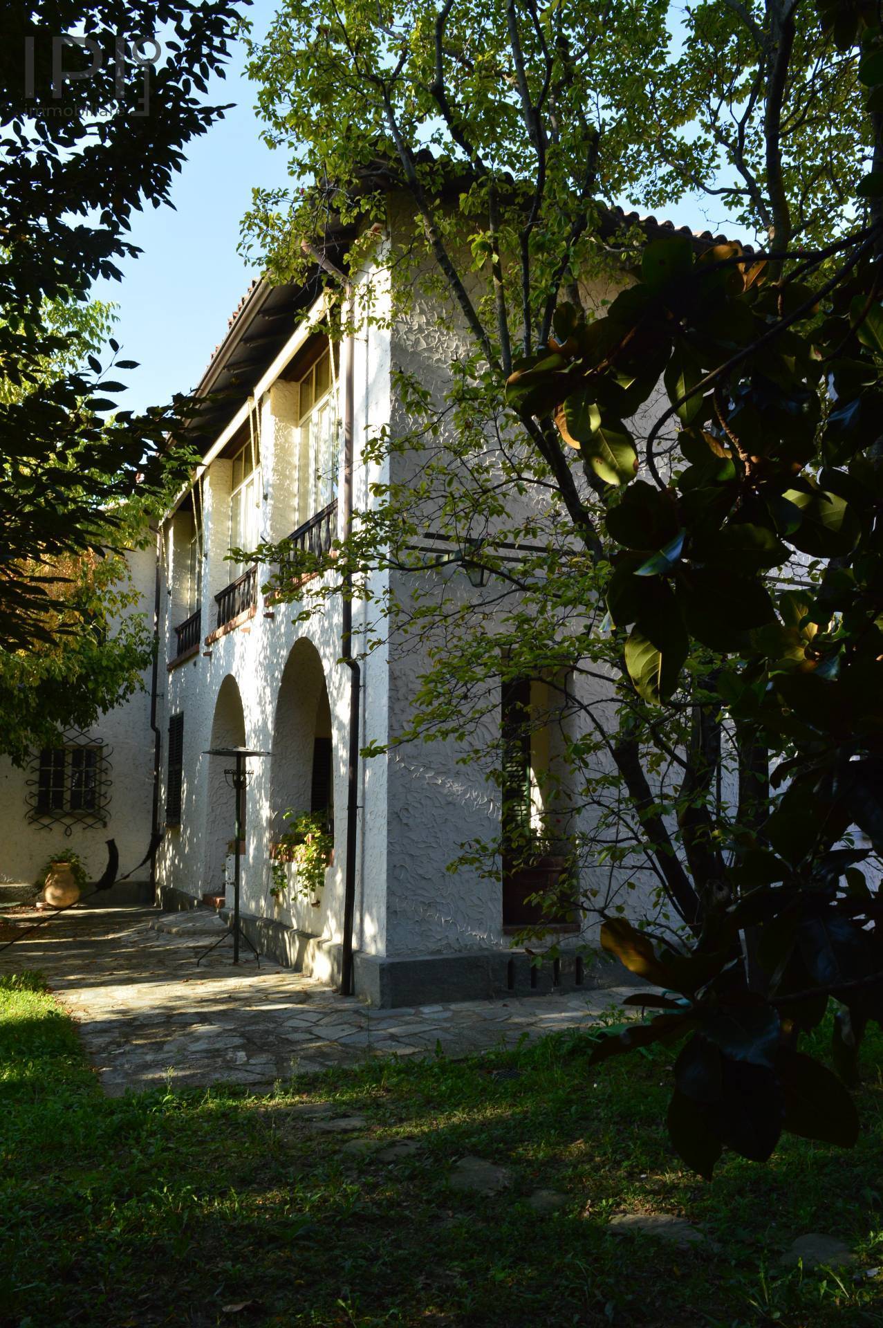 Villa in Vendita a Canelli