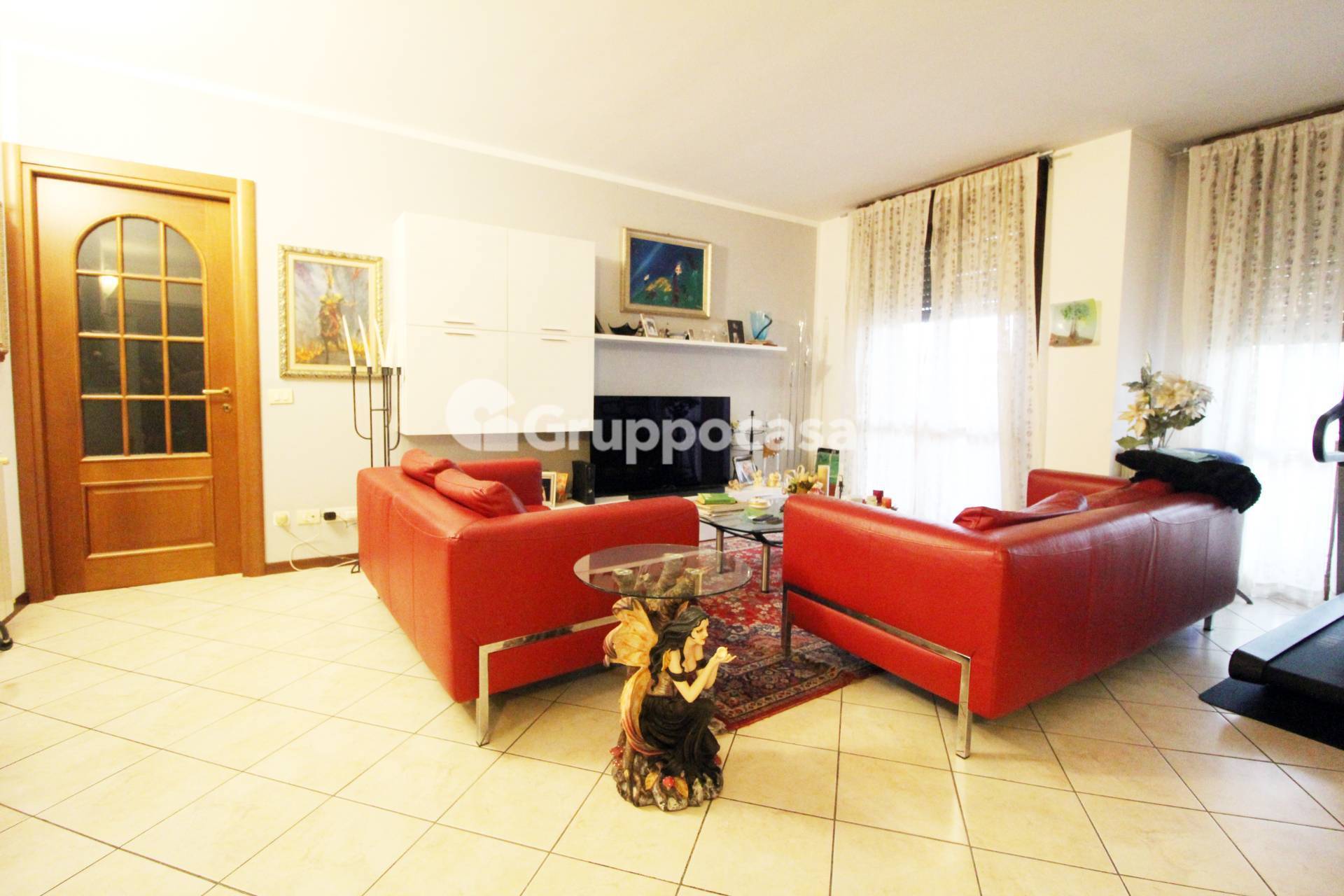 Appartamento in vendita a Magenta, 6 locali, prezzo € 400.000 | PortaleAgenzieImmobiliari.it