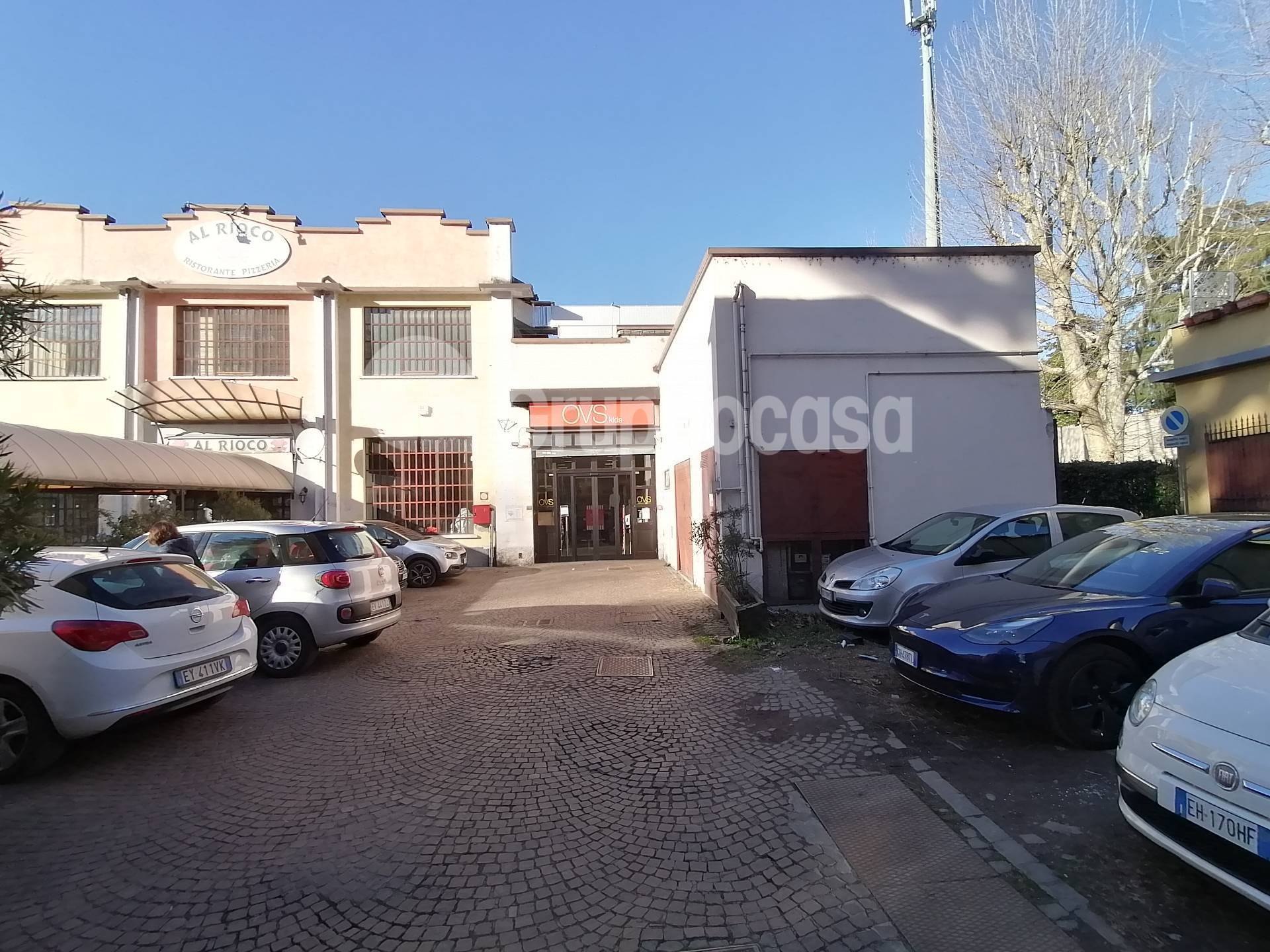 Negozio / Locale in affitto a Magenta, 9999 locali, prezzo € 1.670 | PortaleAgenzieImmobiliari.it