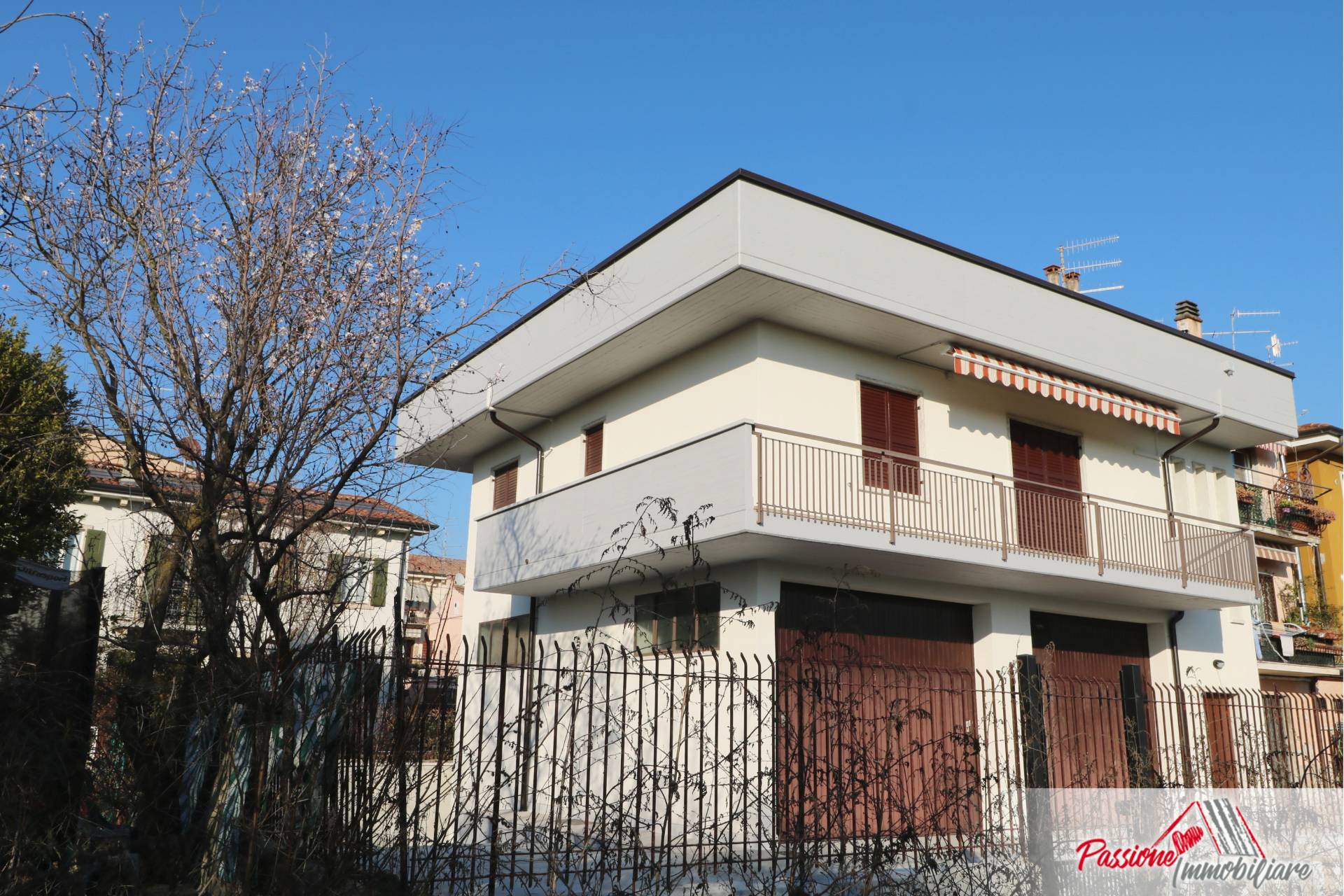 Villa in affitto a Verona, 6 locali, zona Quinzano - Pindemonte - Ponte Crencano - Valdonega - Avesa, prezzo € 1.500 | PortaleAgenzieImmobiliari.it
