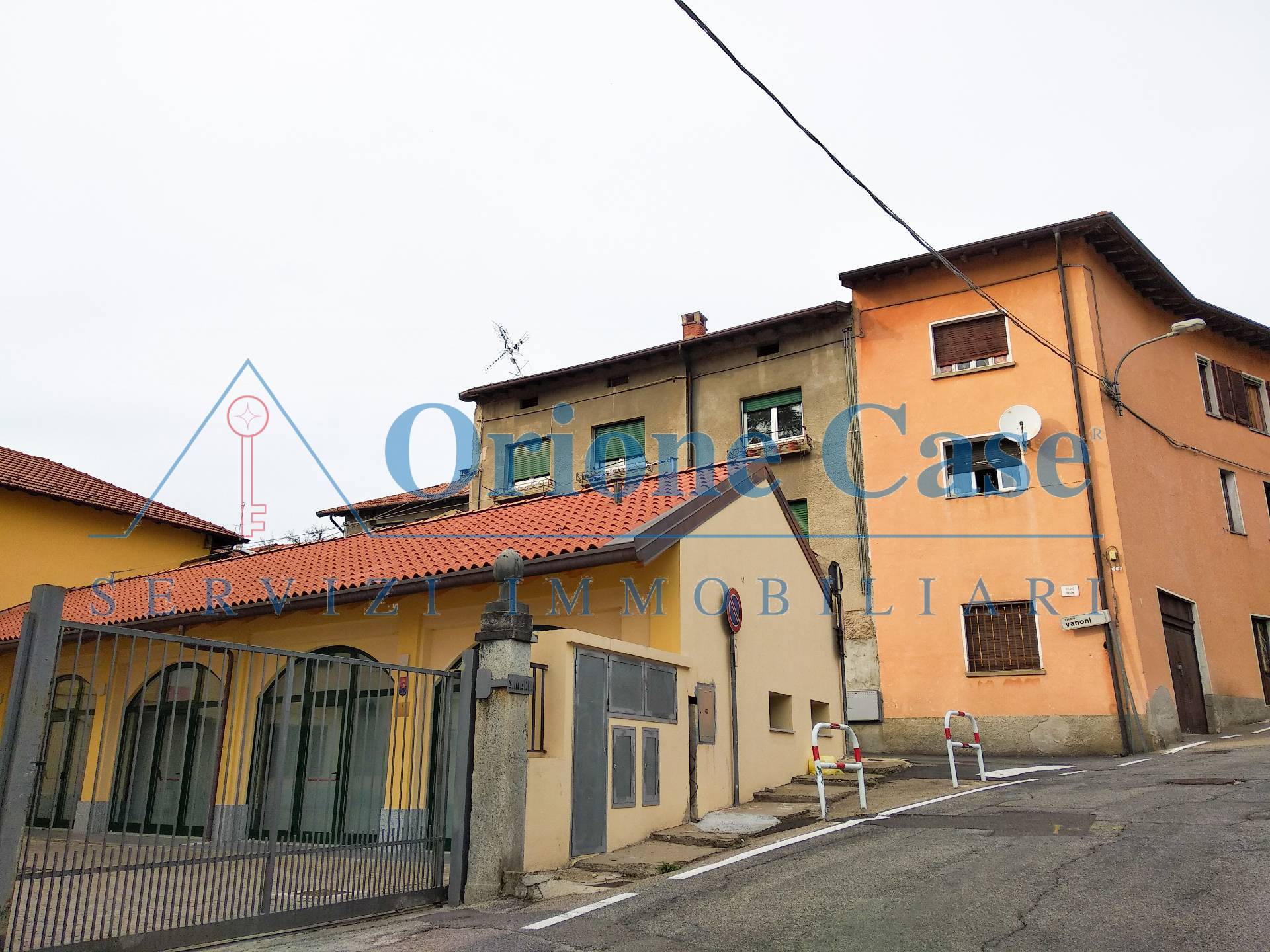 Palazzo / Stabile in vendita a Cugliate-Fabiasco, 7 locali, zona Località: centrale, prezzo € 75.000 | PortaleAgenzieImmobiliari.it