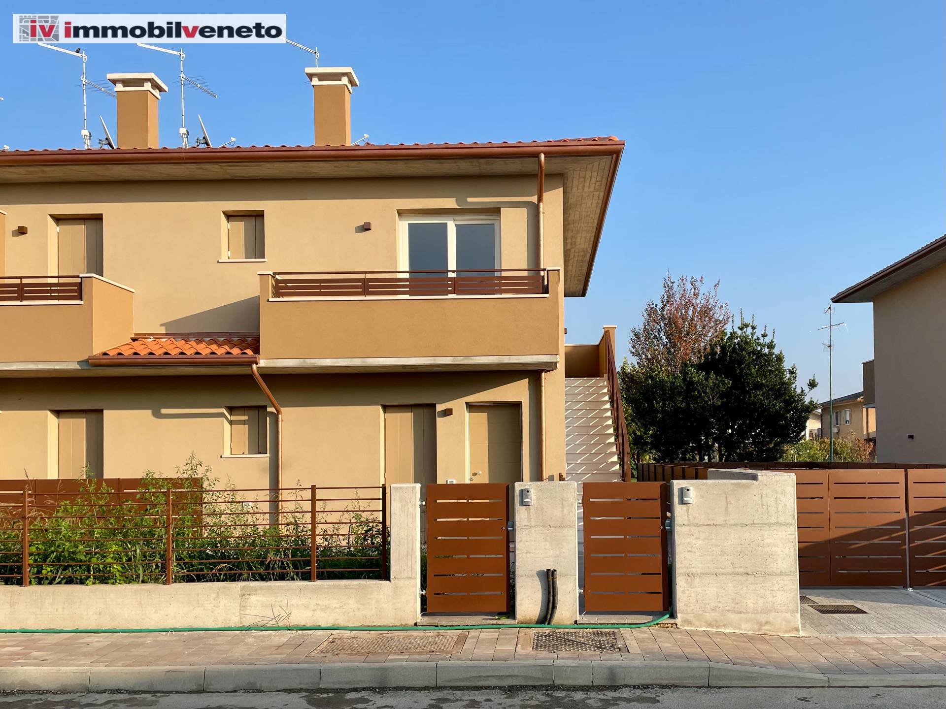 Appartamento in vendita a Lonigo, 8 locali, prezzo € 240.000 | PortaleAgenzieImmobiliari.it