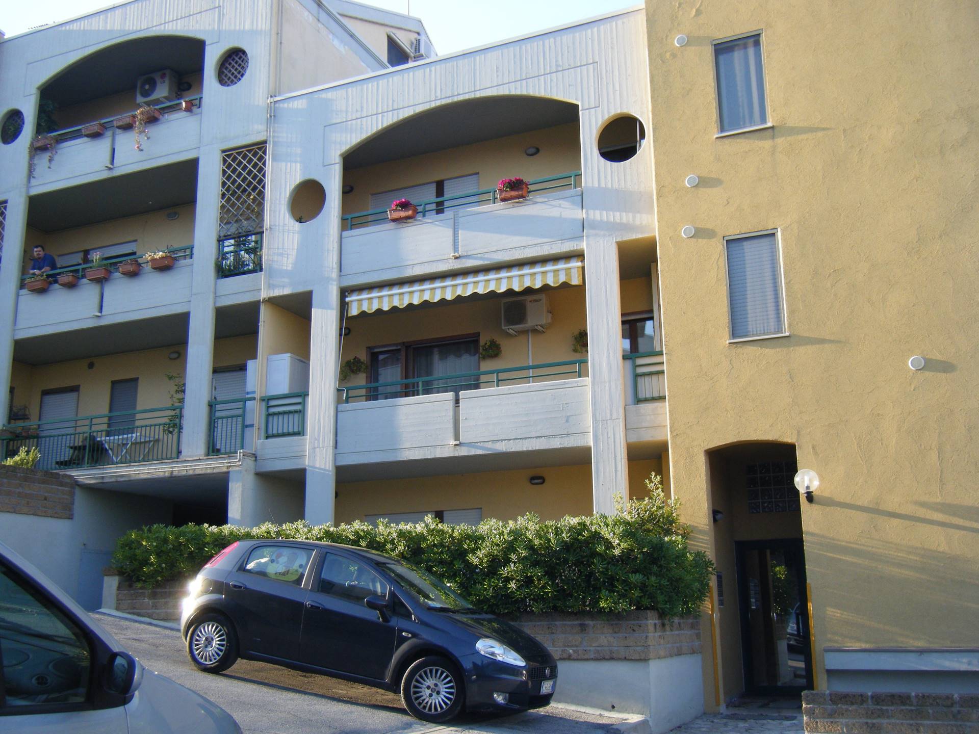 Appartamento in vendita a Vasto, 3 locali, zona Località: ZONASEMICENTRALE, prezzo € 86.000 | CambioCasa.it