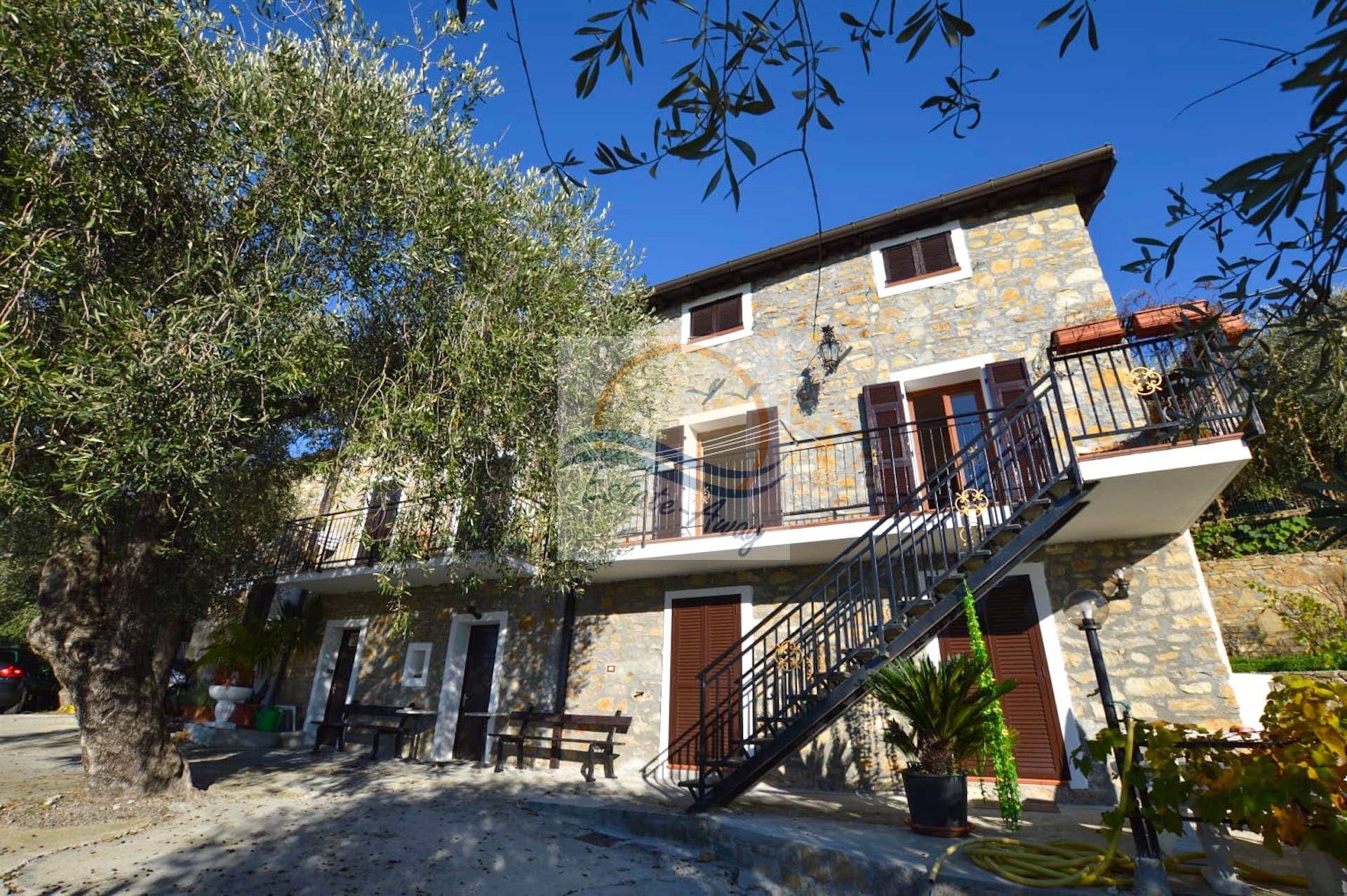 Villa in vendita a Bordighera, 8 locali, prezzo € 750.000 | PortaleAgenzieImmobiliari.it