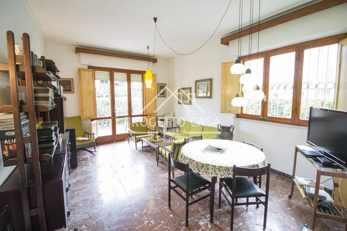 Appartamento in vendita a Camaiore, 6 locali, zona Località: LidodiCamaiore, prezzo € 345.000 | PortaleAgenzieImmobiliari.it