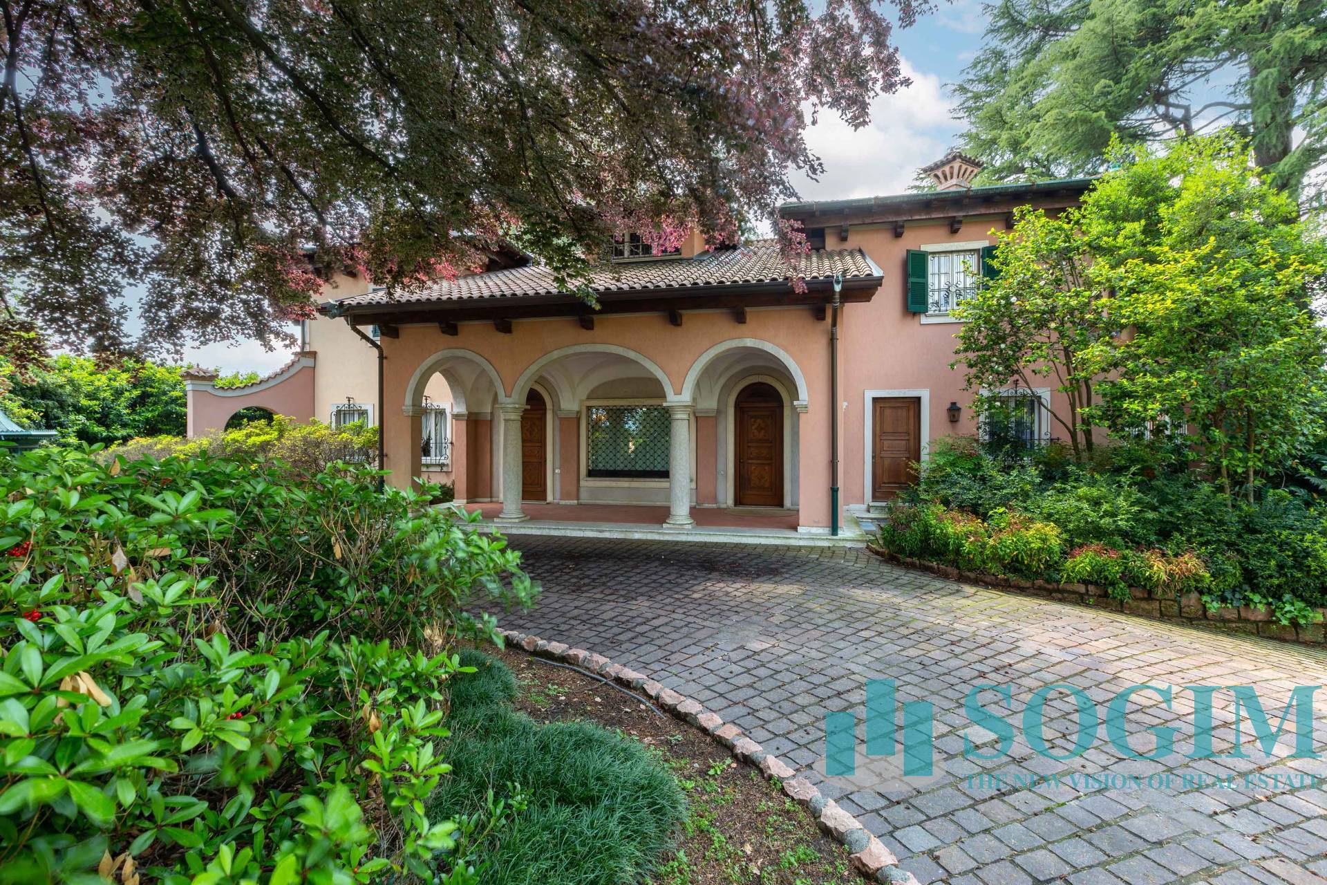 Villa in vendita a Olgiate Comasco, 6 locali, prezzo € 1.200.000 | PortaleAgenzieImmobiliari.it