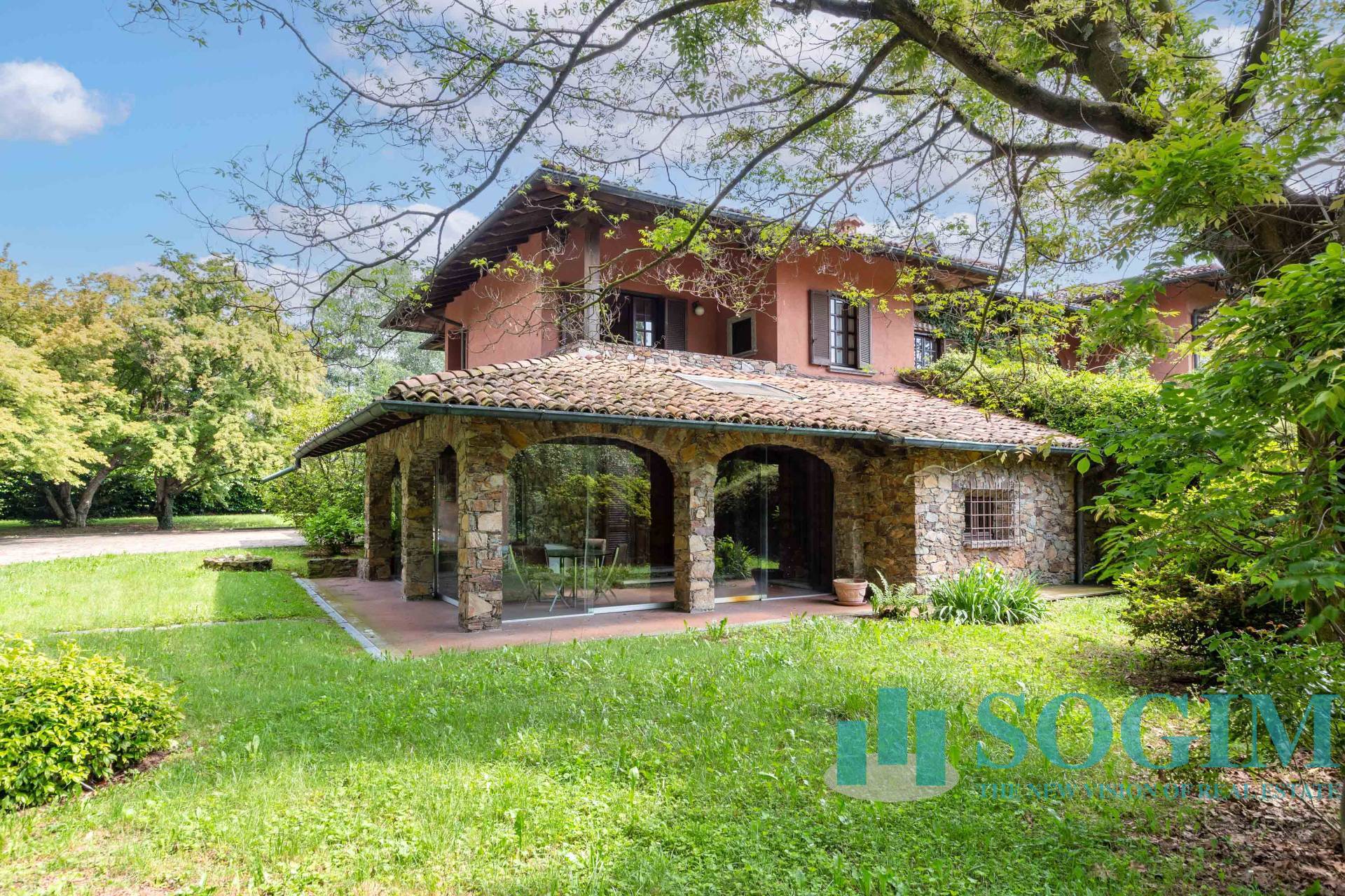 Villa in vendita a Olgiate Comasco, 5 locali, prezzo € 990.000 | PortaleAgenzieImmobiliari.it