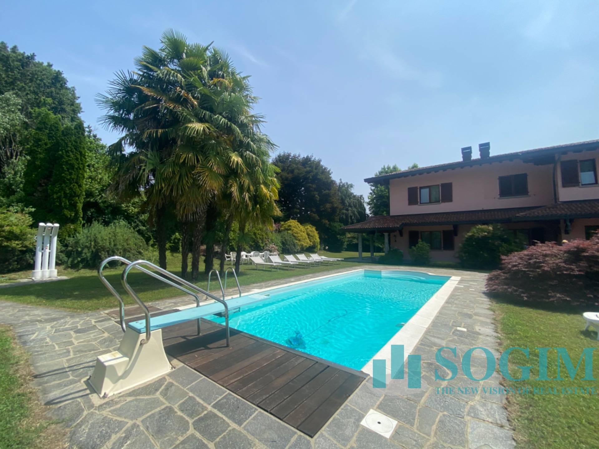 Villa in vendita a Cantù, 15 locali, prezzo € 1.700.000 | PortaleAgenzieImmobiliari.it