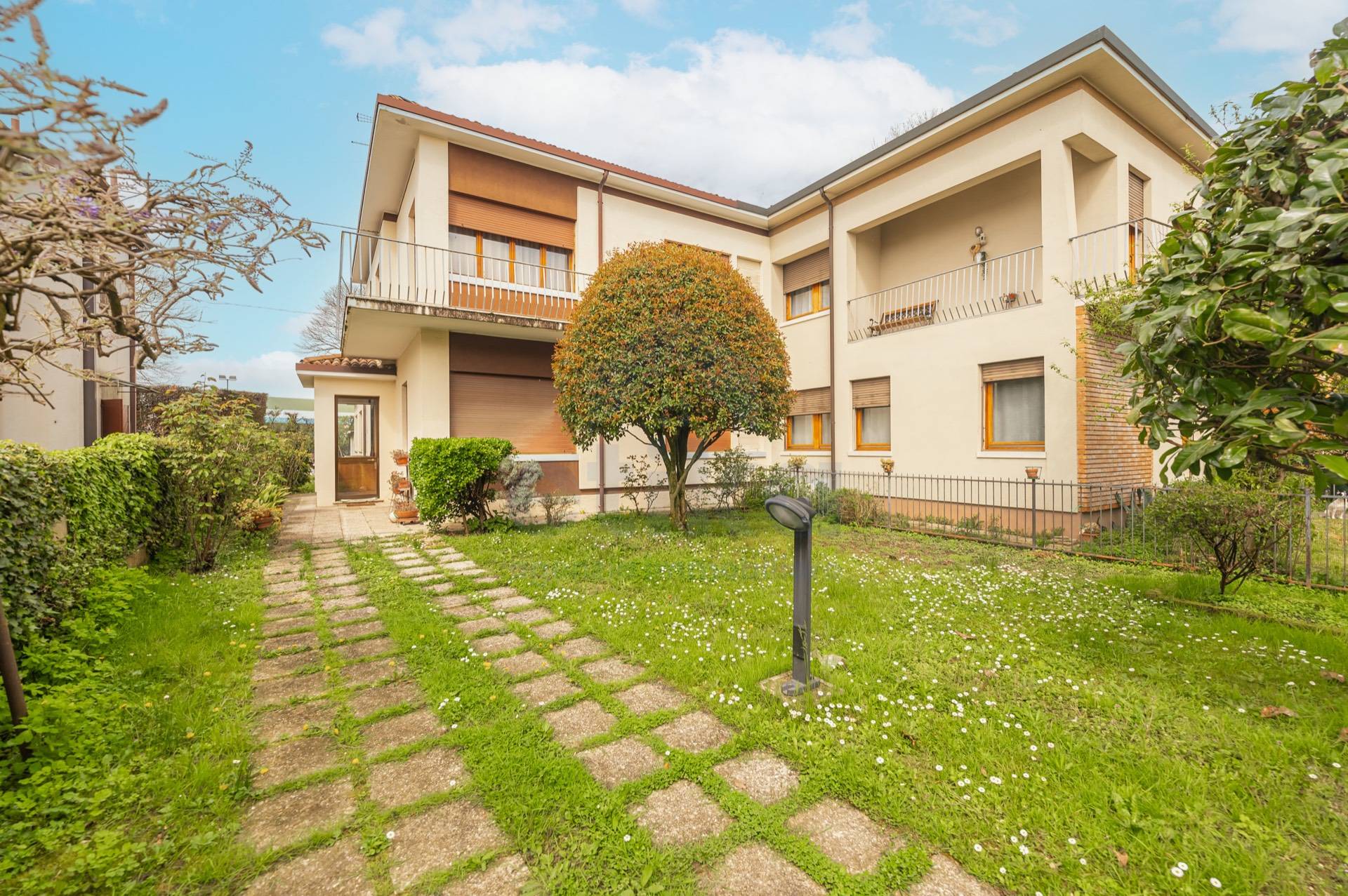 Villa Bifamiliare in vendita a Treviso, 7 locali, zona Località: FuoriMura, prezzo € 260.000 | PortaleAgenzieImmobiliari.it