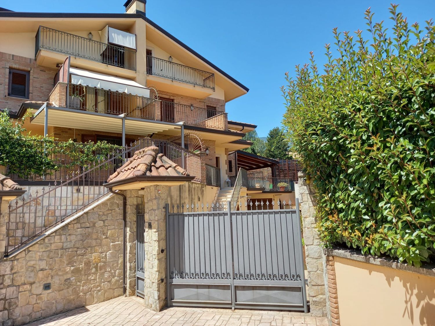 Villa Bifamiliare in vendita a Avellino, 5 locali, prezzo € 360.000 | PortaleAgenzieImmobiliari.it