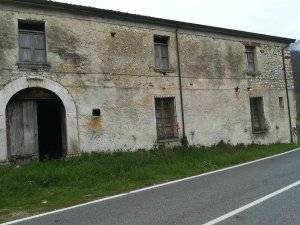 Rustico / Casale in vendita a Sicignano degli Alburni, 10 locali, zona Località: CastelluccioCosentino, prezzo € 90.000 | PortaleAgenzieImmobiliari.it