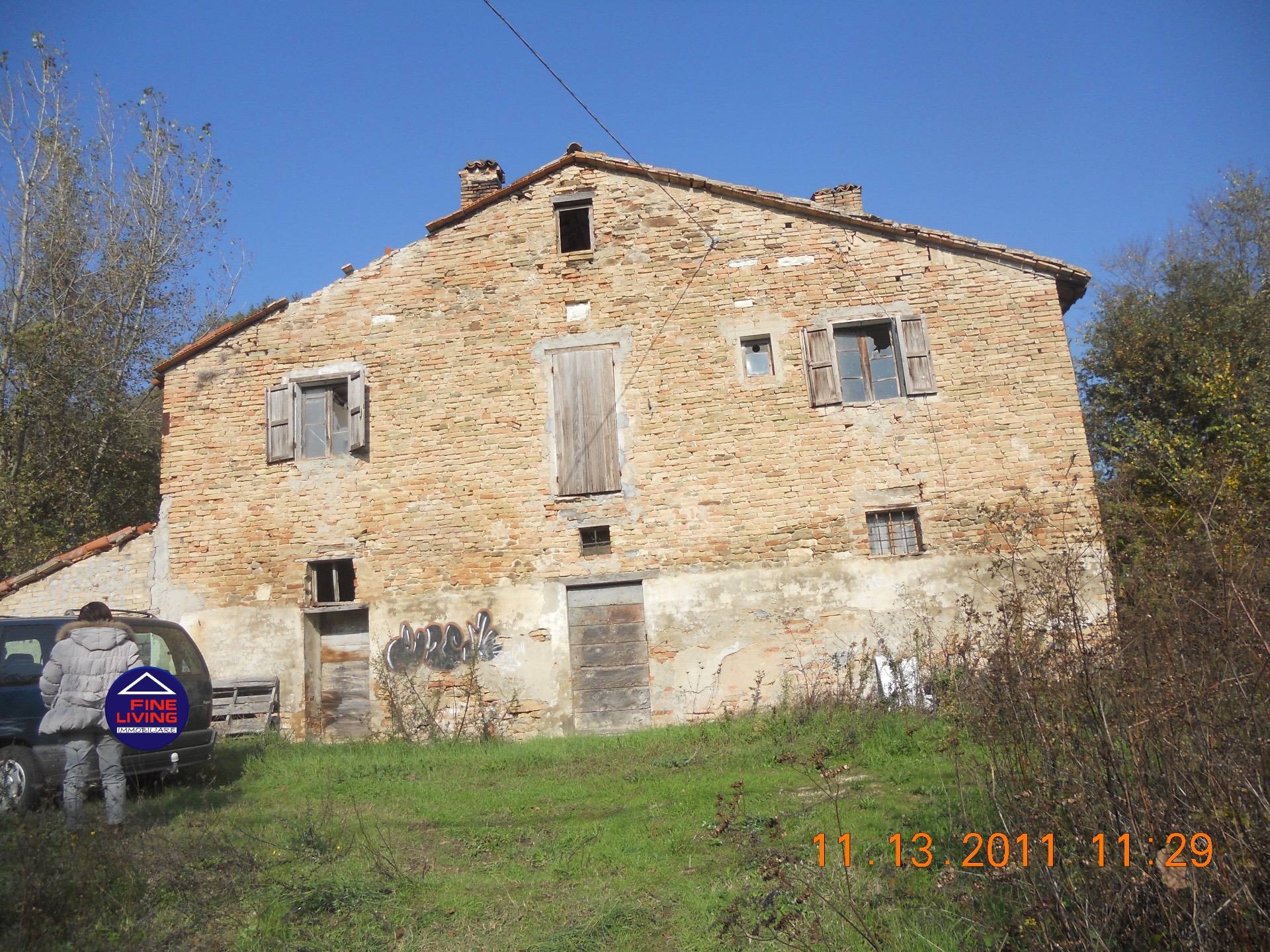 Rustico / Casale in vendita a Urbino, 4 locali, zona anni, prezzo € 135.000 | PortaleAgenzieImmobiliari.it