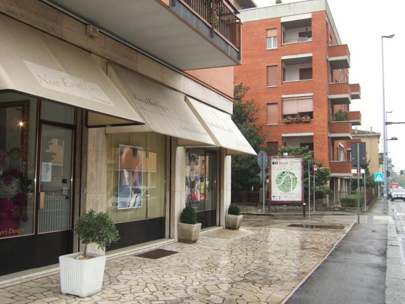 Negozio / Locale in affitto a Verona, 9999 locali, zona Località: PonteCrencano, prezzo € 1.100 | PortaleAgenzieImmobiliari.it