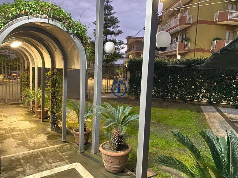 Villa in vendita a Recale, 14 locali, prezzo € 480.000 | PortaleAgenzieImmobiliari.it