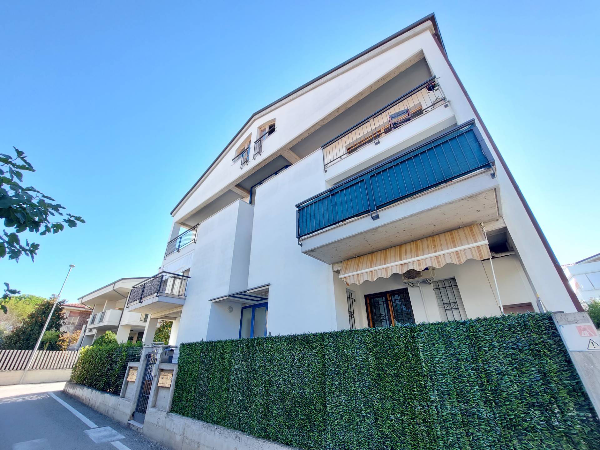 Appartamento in vendita a Tortoreto, 5 locali, zona Località: TortoretoLido, prezzo € 175.000 | PortaleAgenzieImmobiliari.it