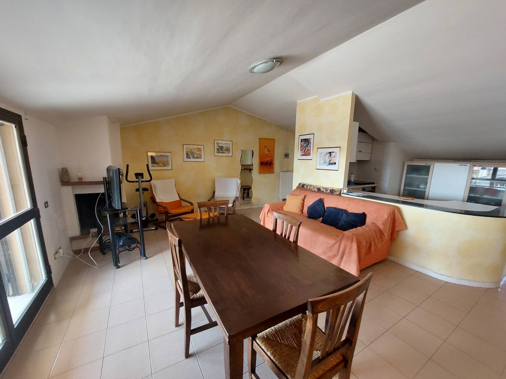 Appartamento in vendita a Martinsicuro, 3 locali, zona Località: VillaRosa, prezzo € 120.000 | PortaleAgenzieImmobiliari.it