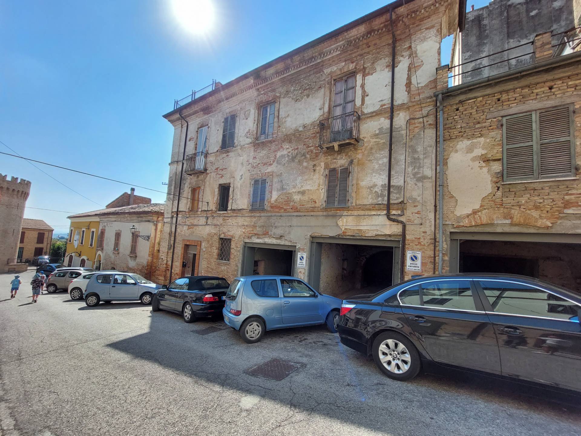 Appartamento in vendita a Mosciano Sant'Angelo, 9 locali, prezzo € 200.000 | PortaleAgenzieImmobiliari.it