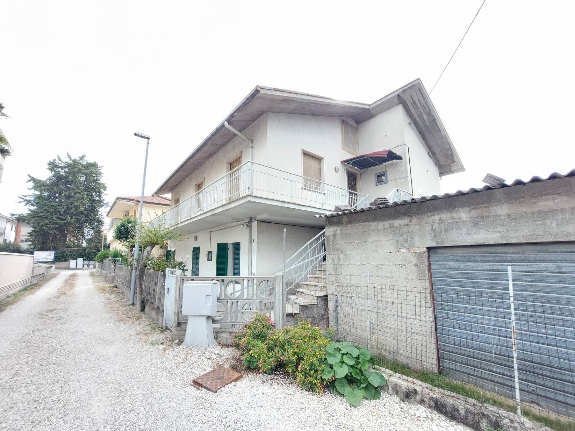 Villa in vendita a Tortoreto, 9 locali, prezzo € 470.000 | PortaleAgenzieImmobiliari.it