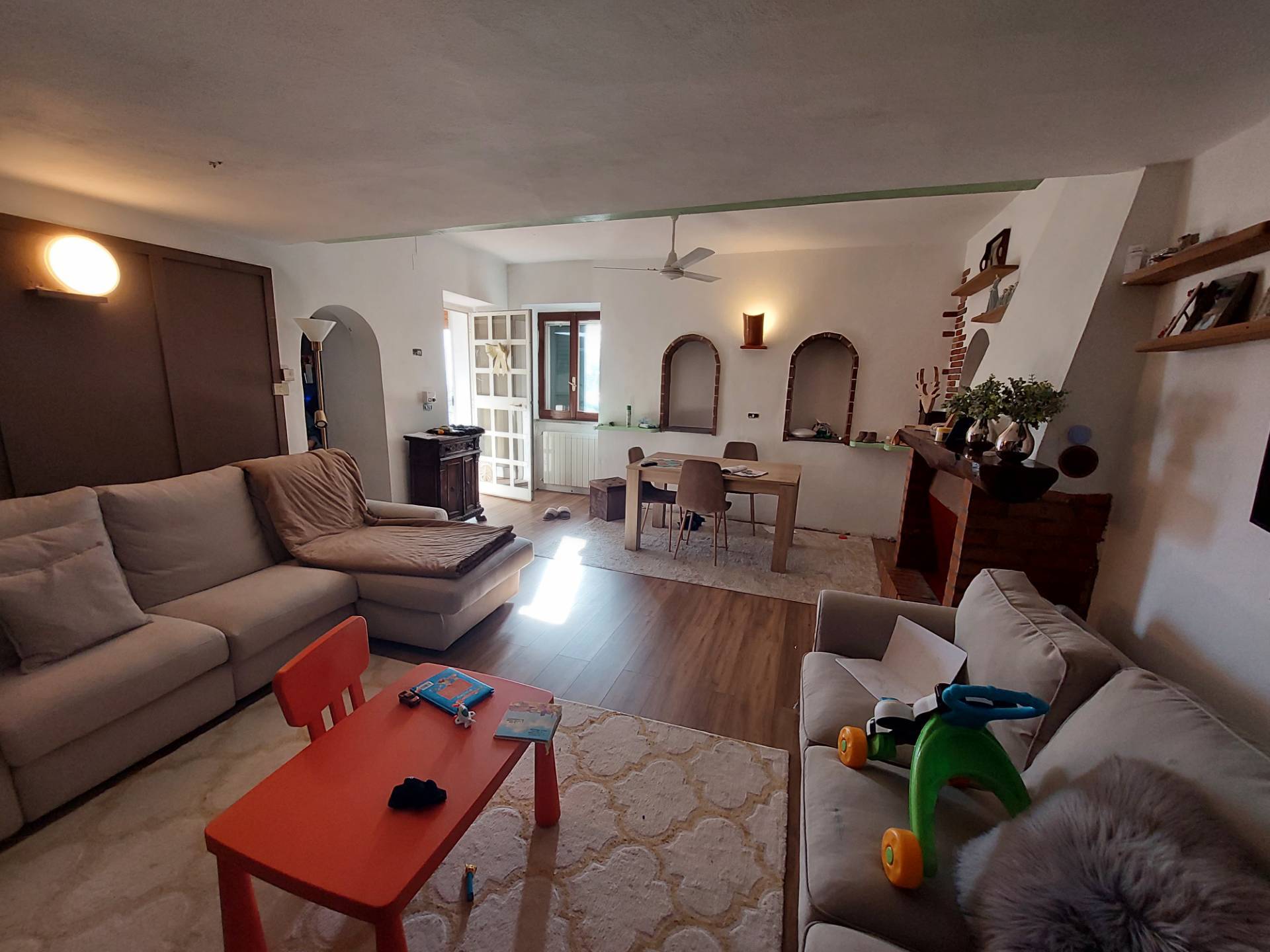 Appartamento in vendita a Bellante, 5 locali, prezzo € 75.000 | PortaleAgenzieImmobiliari.it