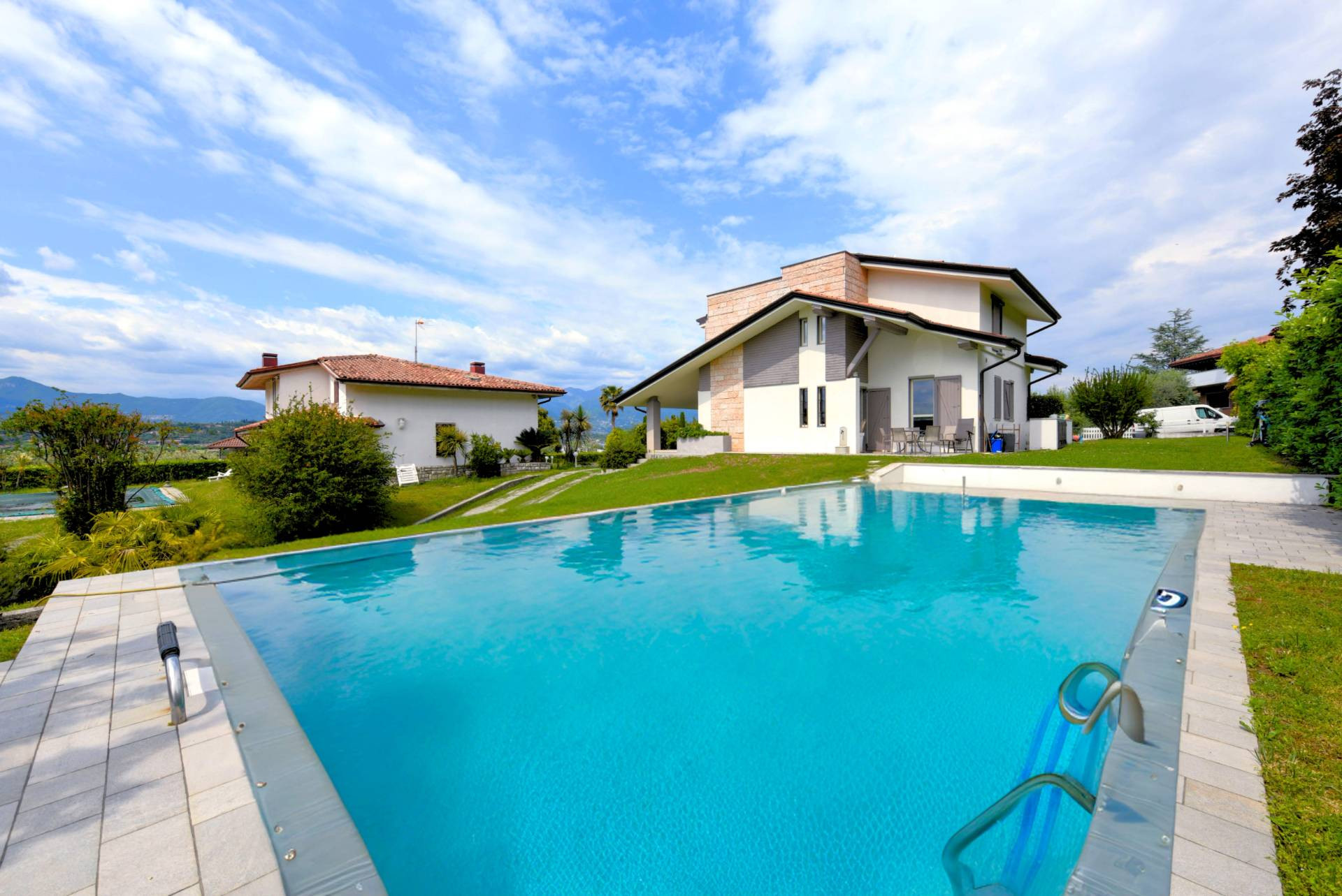 Villa in vendita a Manerba del Garda, 8 locali, prezzo € 1.180.000 | PortaleAgenzieImmobiliari.it