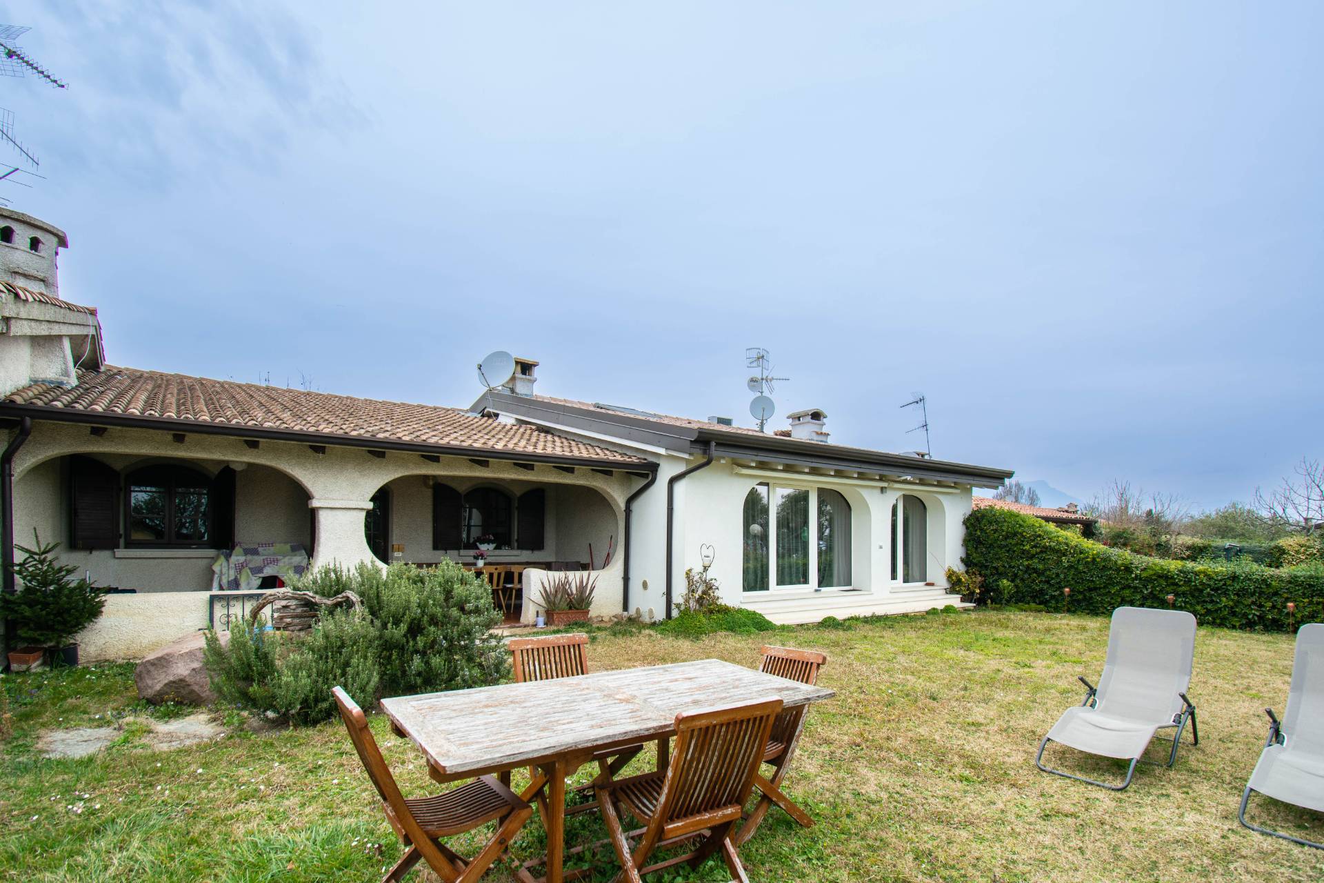 Villa in Vendita a Moniga del Garda