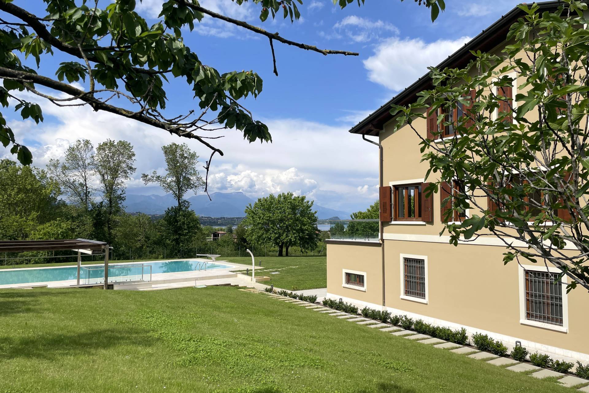 Appartamento in vendita a Desenzano del Garda, 4 locali, prezzo € 570.000 | PortaleAgenzieImmobiliari.it