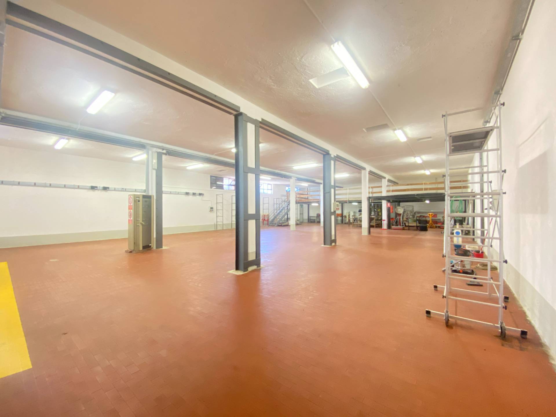 Laboratorio in vendita a Salò, 9999 locali, zona overde, prezzo € 350.000 | PortaleAgenzieImmobiliari.it