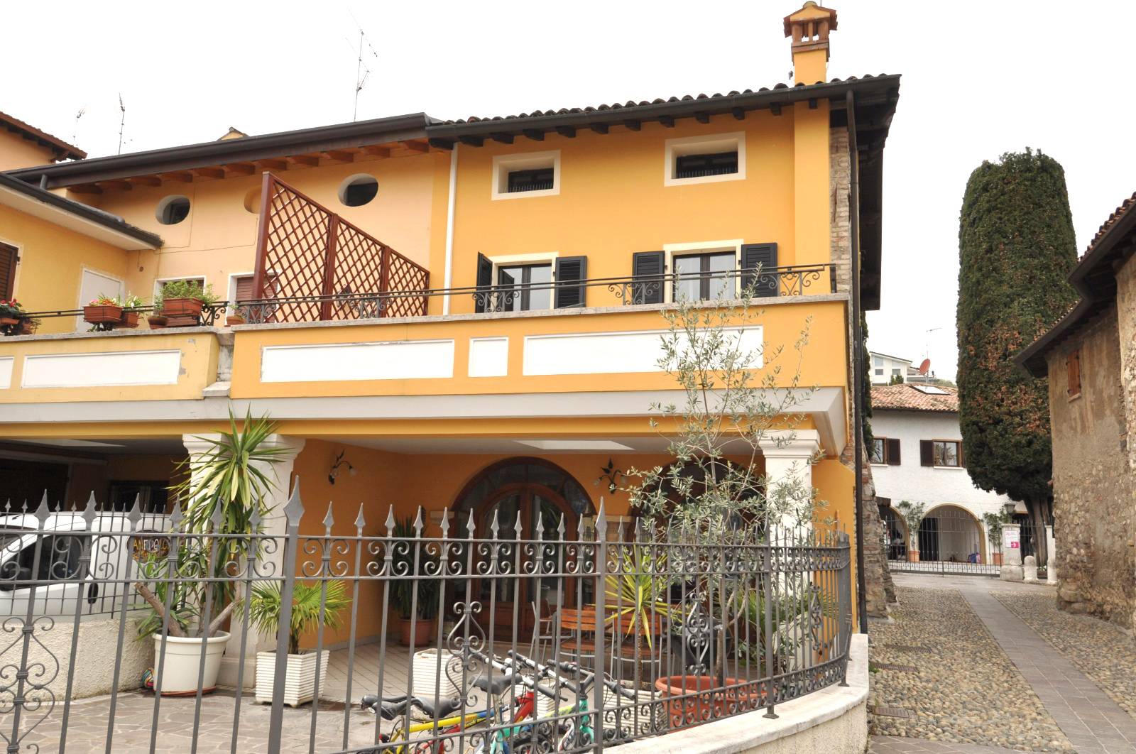 Soluzione Indipendente in vendita a Padenghe sul Garda, 5 locali, prezzo € 400.000 | PortaleAgenzieImmobiliari.it
