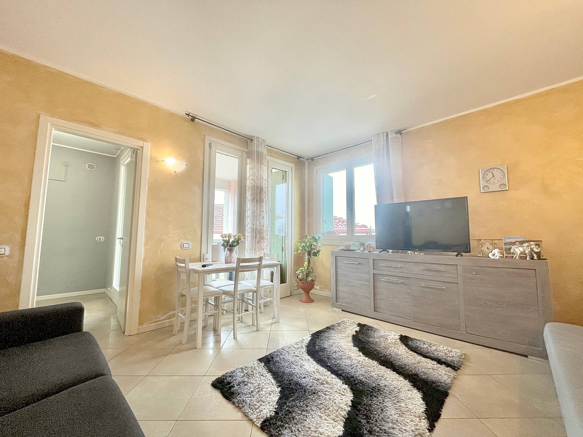 Appartamento in vendita a Desenzano del Garda, 2 locali, zona Località: RivoltelladelGarda, prezzo € 250.000 | PortaleAgenzieImmobiliari.it