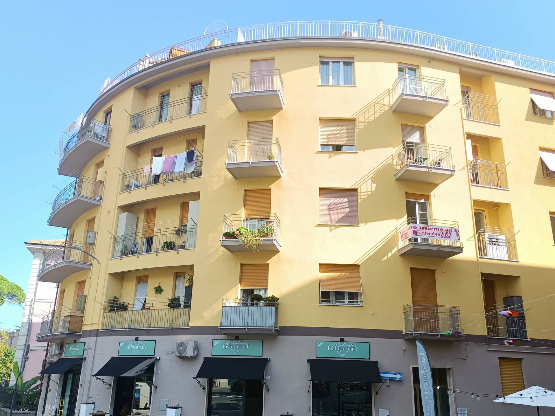 Appartamento in affitto a Arenzano, 4 locali, zona Località: Centro/Lungomare, Trattative riservate | PortaleAgenzieImmobiliari.it