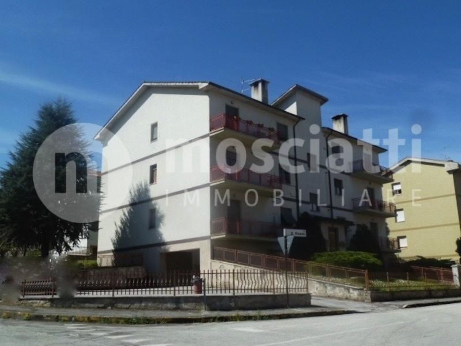 Appartamento in vendita a Esanatoglia, 5 locali, prezzo € 130.000 | PortaleAgenzieImmobiliari.it